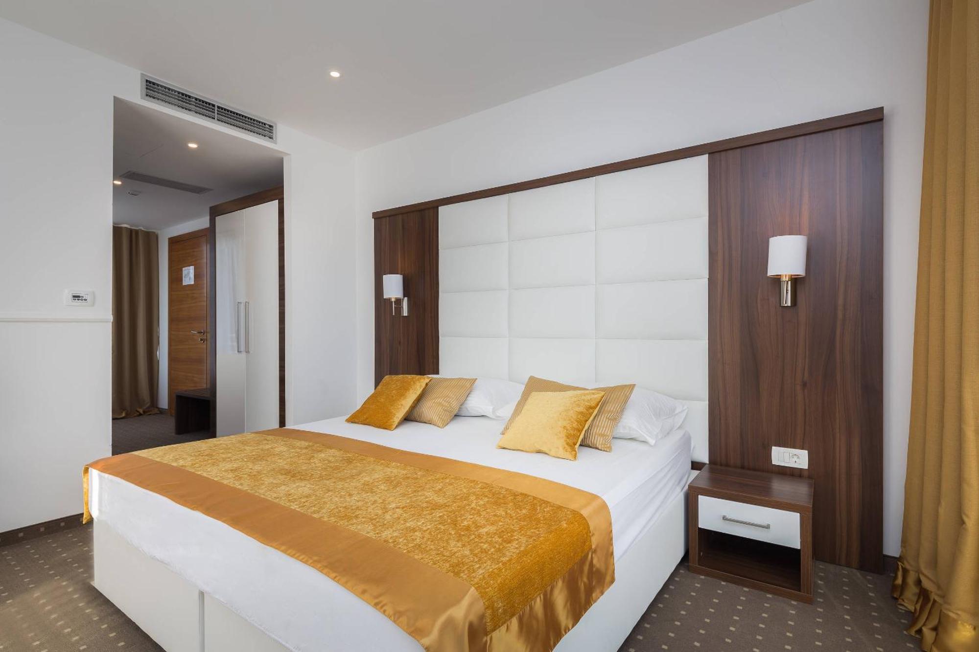 Hotel Perla Rogoznica  Bagian luar foto
