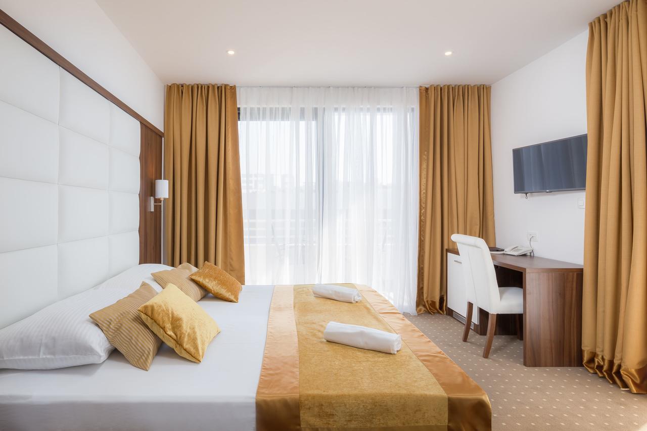 Hotel Perla Rogoznica  Bagian luar foto