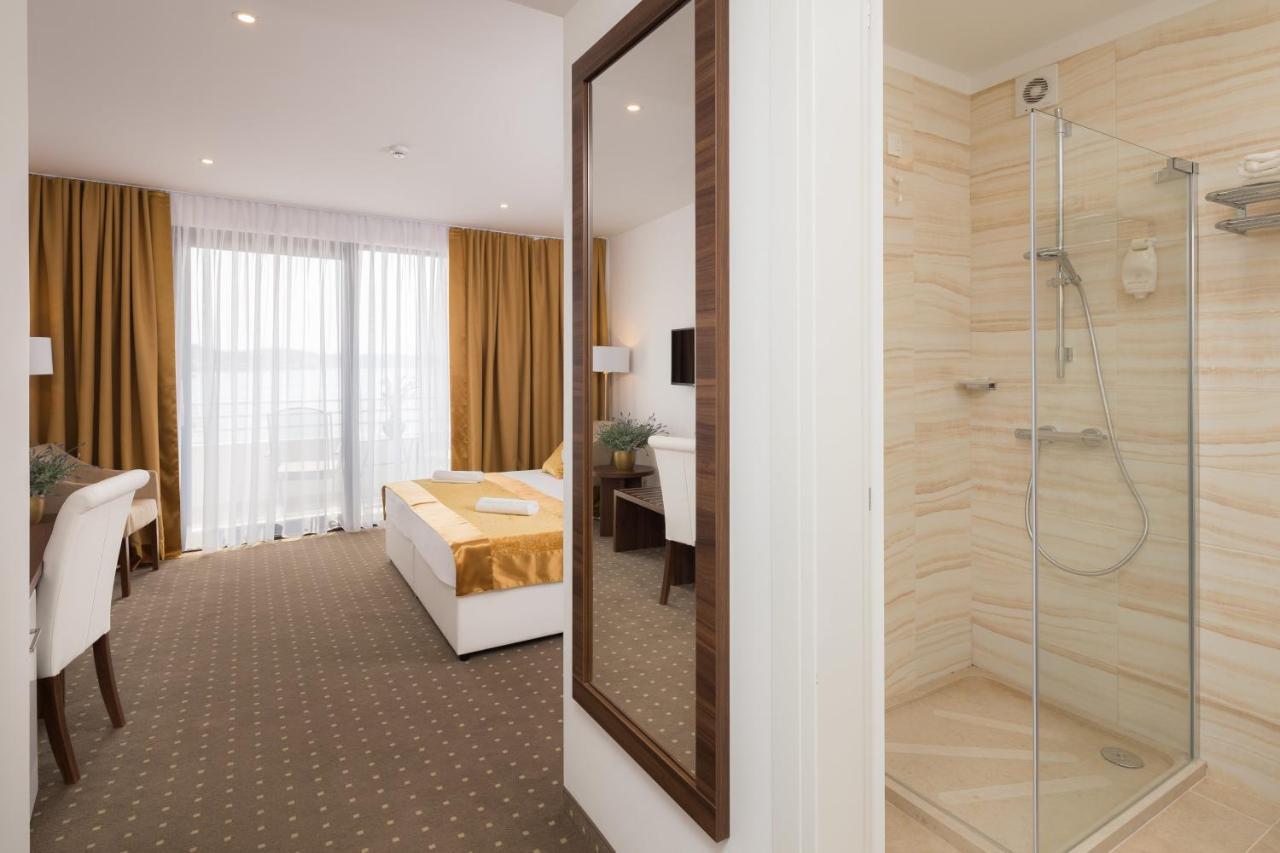 Hotel Perla Rogoznica  Bagian luar foto